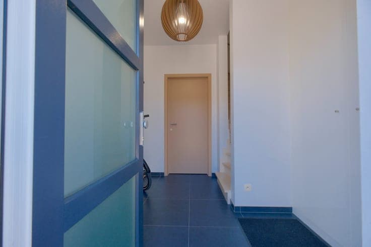 Recente bel-etage met 3 slpks, ruim terras en staanplaats