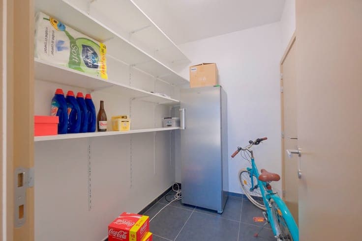 Recente bel-etage met 3 slpks, ruim terras en staanplaats