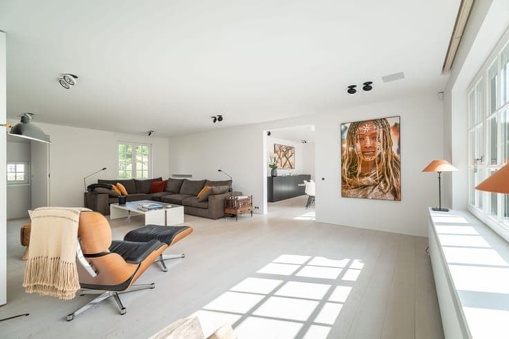 Lasne – Stunning Home with Swimming Pool