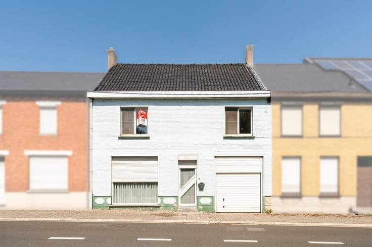 Property in need of renovation in the centre of Kruishoutem