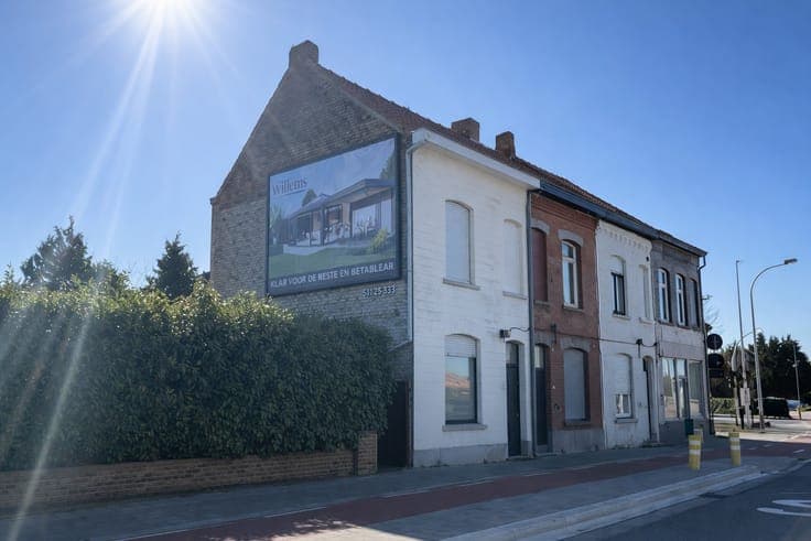 HALFOPEN BEBOUWING - te renoveren - met 3 slaapkamers, ke...