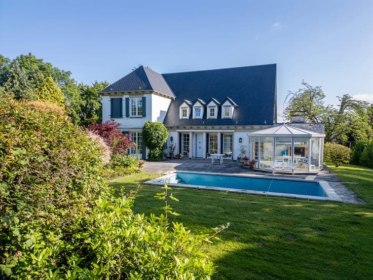 Villa with Pool, 5 Bedrooms on 2,270 m² in Beersel.