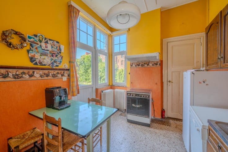 Manor House with 5 bedrooms, Garage & Great Potential