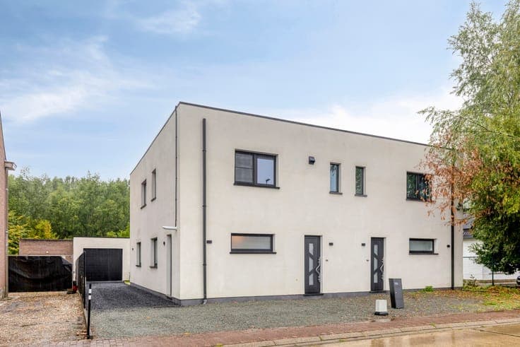 New construction with 3 bedrooms, a garage, and a garden!