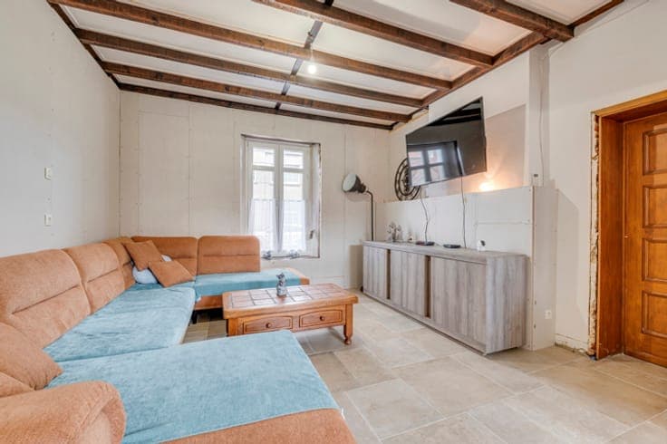 Spacious renovated 4-bedroom house with convertible attic
