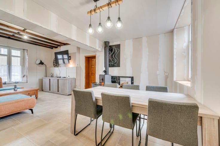Spacious renovated 4-bedroom house with convertible attic