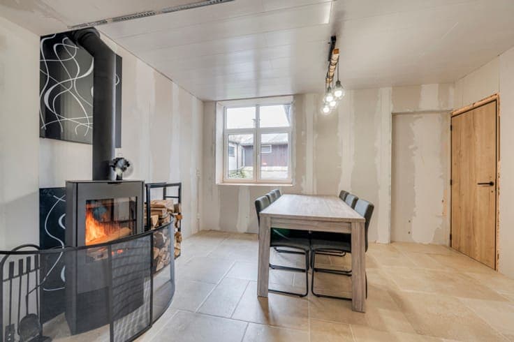 Spacious renovated 4-bedroom house with convertible attic