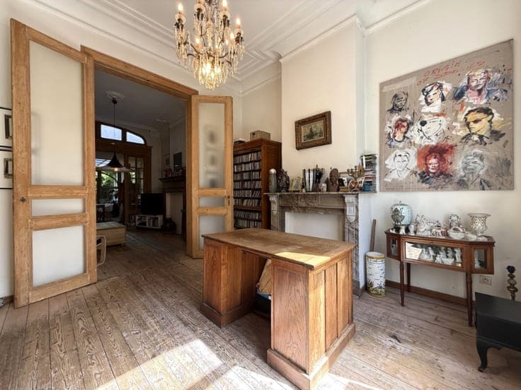 Karaktervolle burgerwoning met mooie elementen nabij de V...