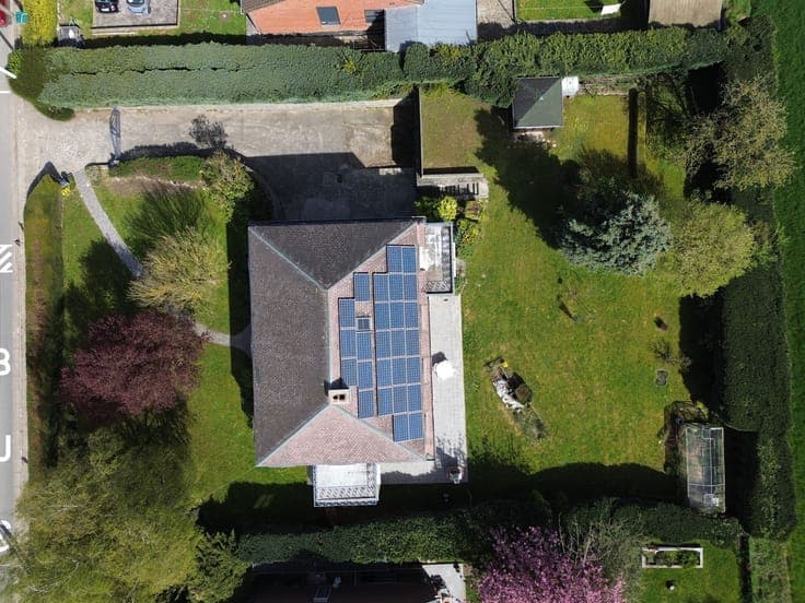 Villa coup de coeur avec jardin arboré et garages