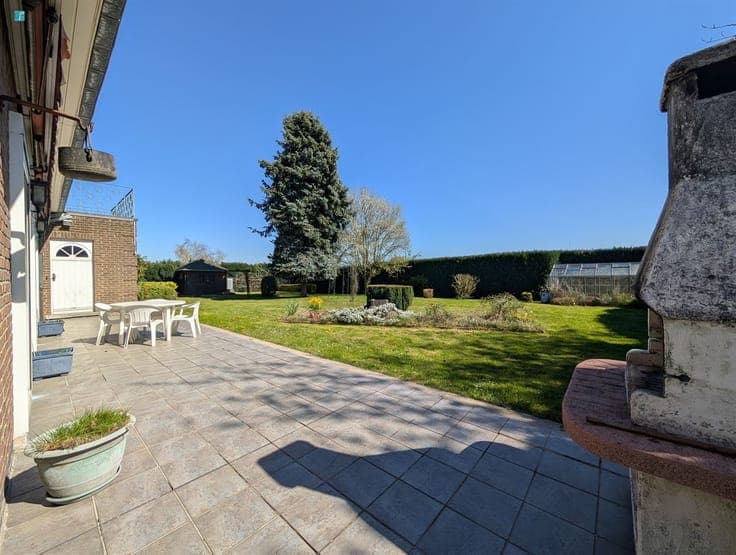 Villa coup de coeur avec jardin arboré et garages