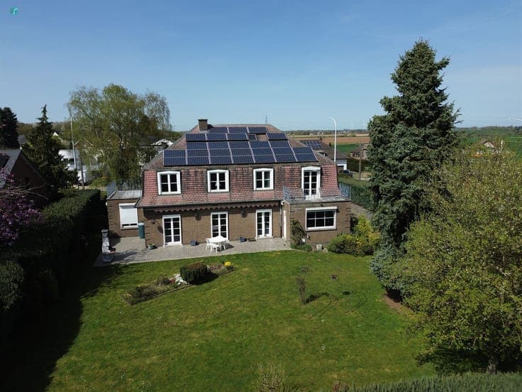 Villa coup de coeur avec jardin arboré et garages