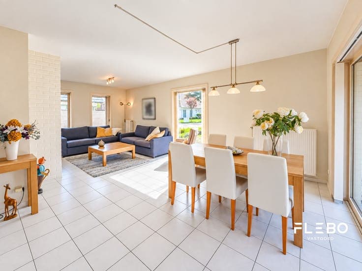 Charmante, mooi onderhouden villa op een perceel van 634m...
