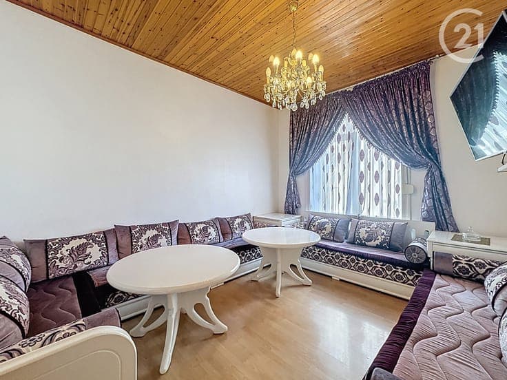 Spacious house with garden – dual living potential!