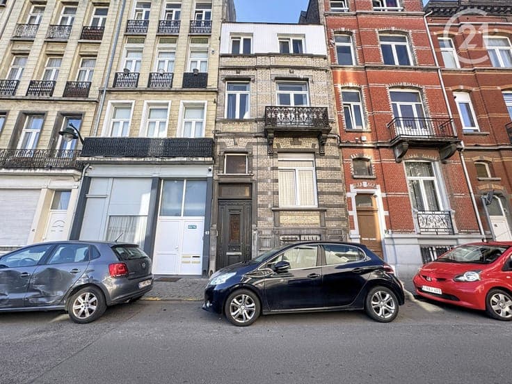 Spacious house with garden – dual living potential!