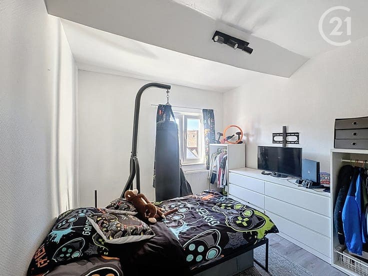 Spacious house with garden – dual living potential!