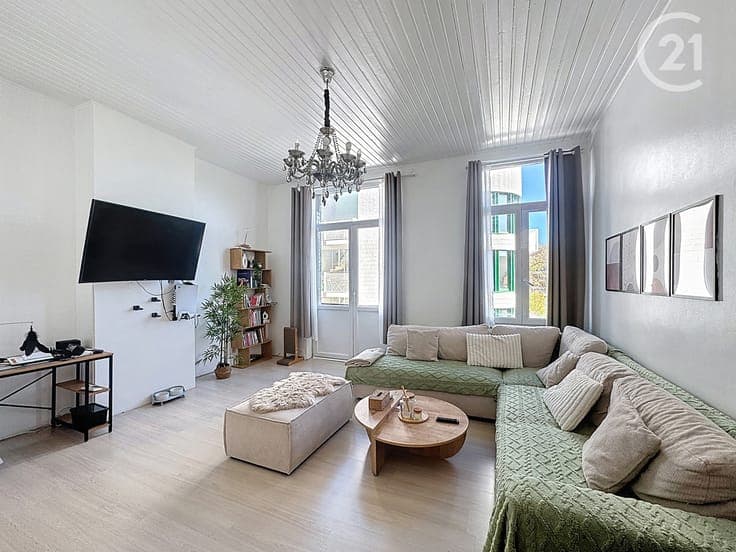 Spacious house with garden – dual living potential!