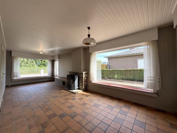 Renovation project of a semi-detached house with a lot of p