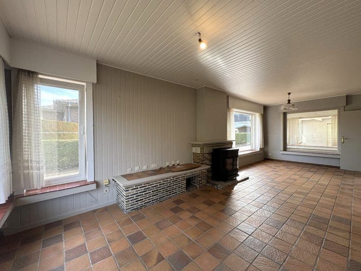 Renovation project of a semi-detached house with a lot of p