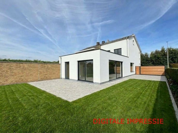 Renovation project of a semi-detached house with a lot of p