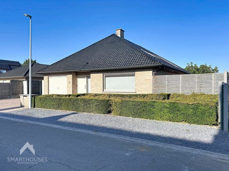 Villa gelegen in een rustige, residentiële buurt, met 4 slaa