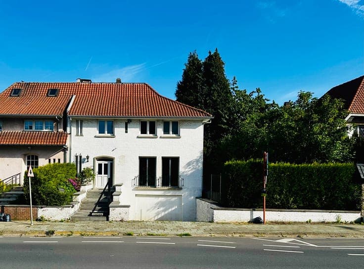 Discover this villa with a lot of potential