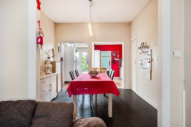 Deels gemoderniseerde woning te Duffel-West