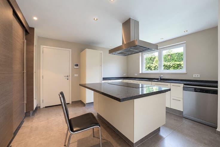 Instapkare woning met 3 slaapkamers, garage en tuin op go...