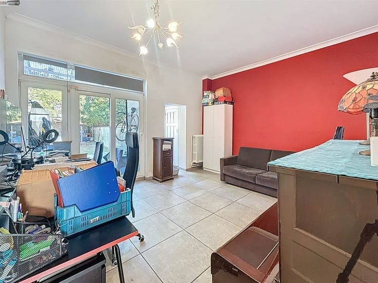 Small 2-bedroom single-family house with 81 m² garden