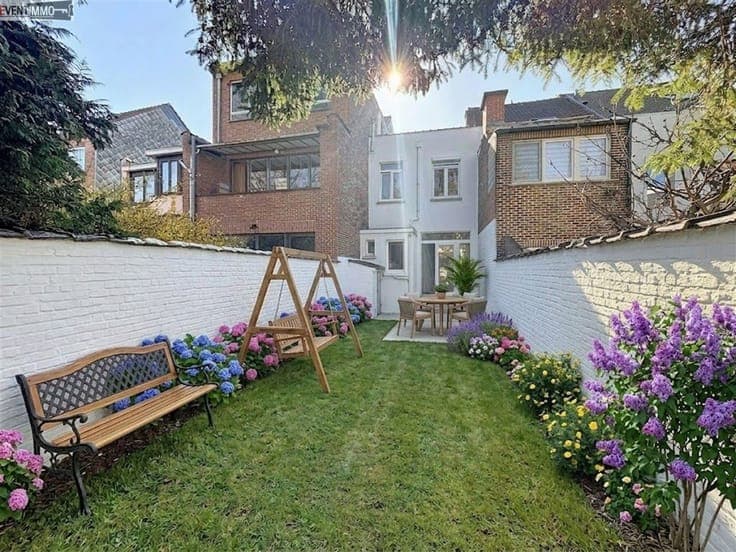 Small 2-bedroom single-family house with 81 m² garden