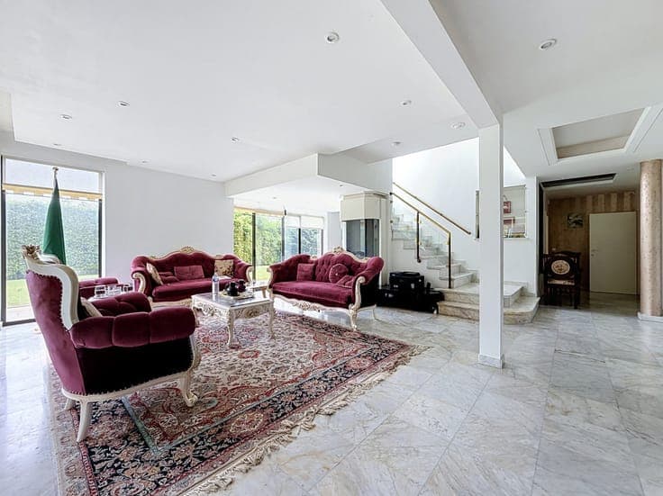 EXCEPTIONAL VILLA WITH GARAGE & GARDEN