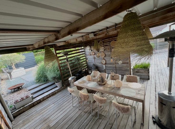 VILLA WITH COMMERCIAL SPACE FOR SALE