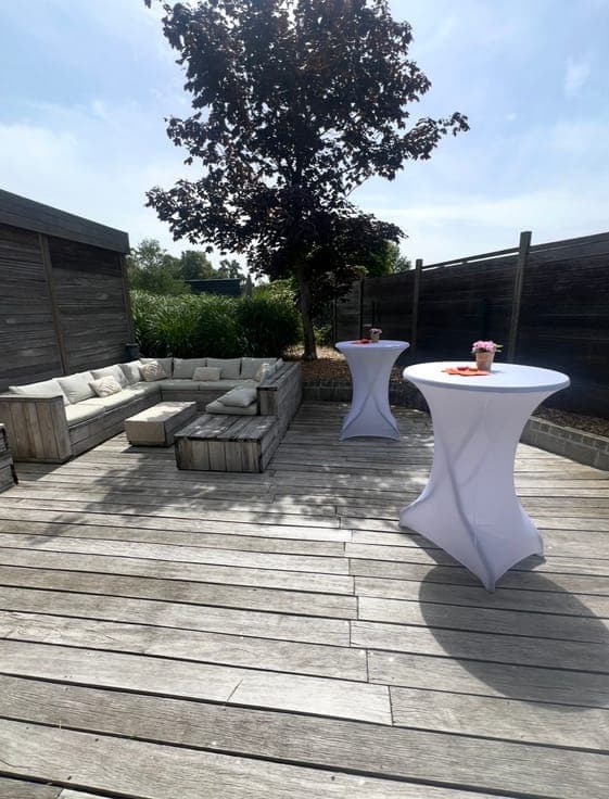 VILLA WITH COMMERCIAL SPACE FOR SALE