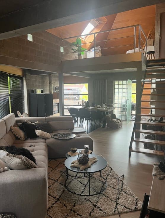 VILLA WITH COMMERCIAL SPACE FOR SALE