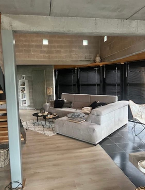 VILLA WITH COMMERCIAL SPACE FOR SALE