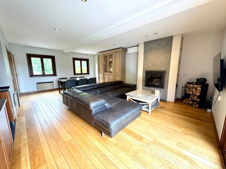 REVES–STUNNING RENOVATED VILLA WITH GARDEN AND DOUBLE GARAGE
