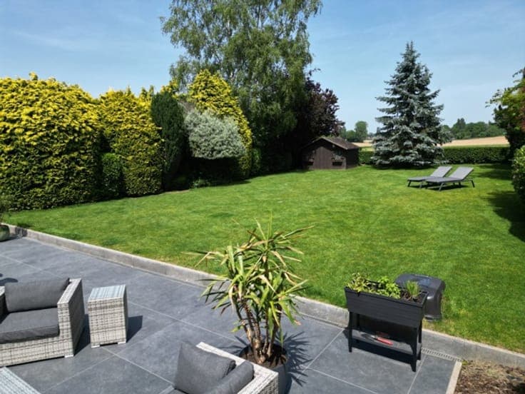 REVES–STUNNING RENOVATED VILLA WITH GARDEN AND DOUBLE GARAGE