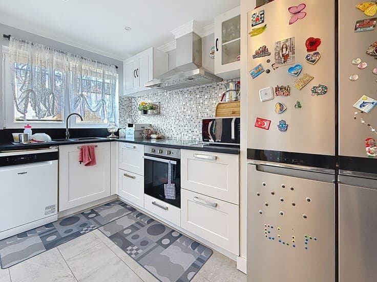 3-bedroom house on a nice floor—with a yard and garage