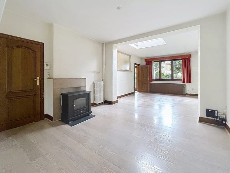 HOUSE 3/4 BEDROOMS + GARAGE SEPARATED - FREE ESTIMATION