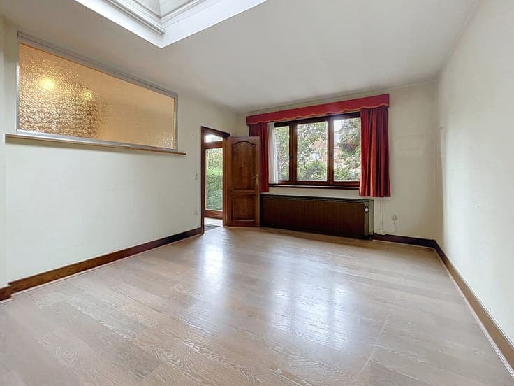 HOUSE 3/4 BEDROOMS + GARAGE SEPARATED - FREE ESTIMATION