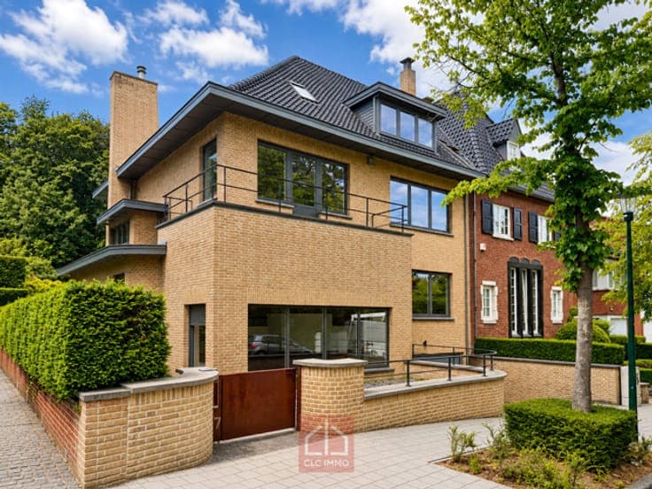 bright Art Deco semi-detached house next to Wolvendael Park
