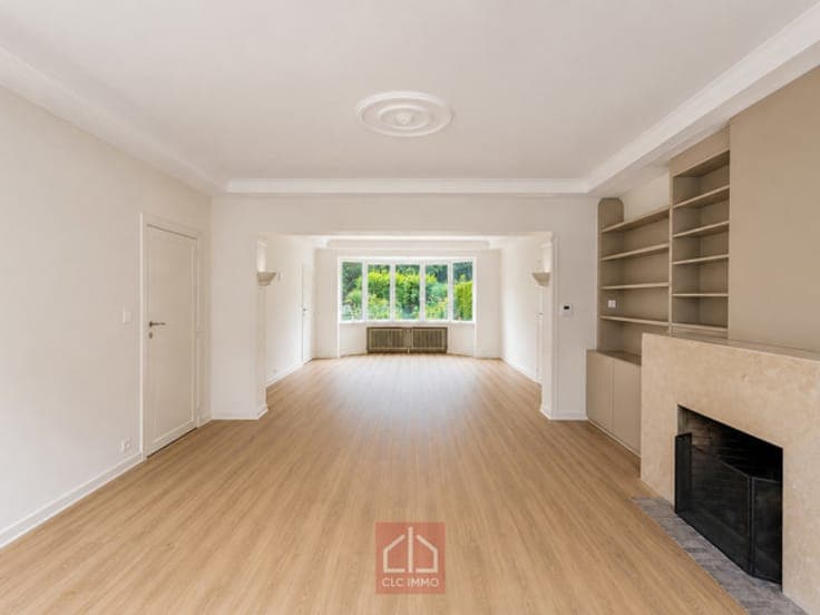bright Art Deco semi-detached house next to Wolvendael Park