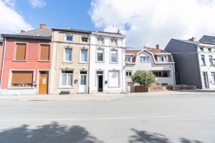 MAISON 2 FACADES A RENOVER ENTIEREMENT
