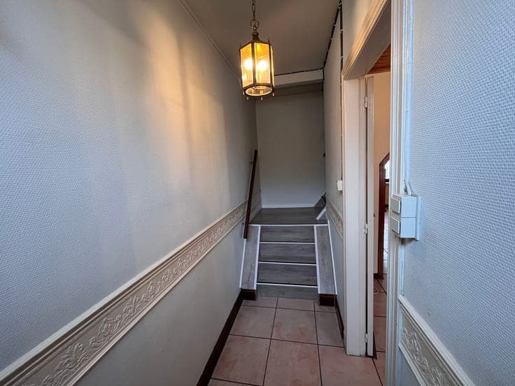 Half open woning met fietspoort