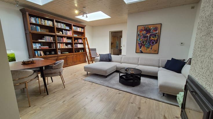 Zeer grote instapklare rijwoning met 3 slaapkamers, 17 zo...