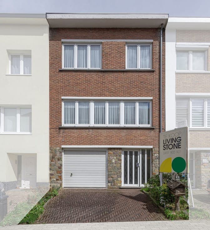 Well-maintained bel-étage home with garden and garage.