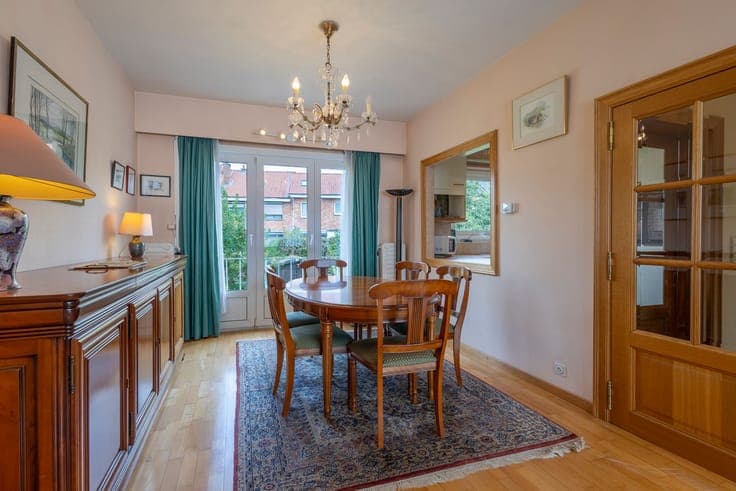 Well-maintained bel-étage home with garden and garage.