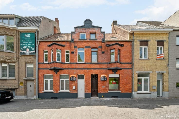 Te koop – Gezinswoning met tuin en uitweg in het hart van...