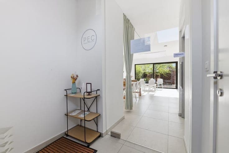 MODERNE WONING MET 4 SLAAPKAMERS EN LIFT OP EEN TOPLIGGIN...