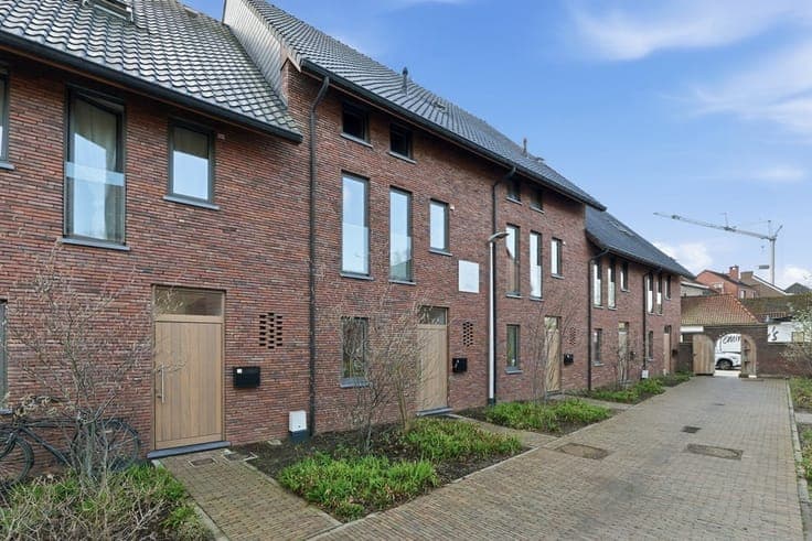 MODERNE WONING MET 4 SLAAPKAMERS EN LIFT OP EEN TOPLIGGIN...