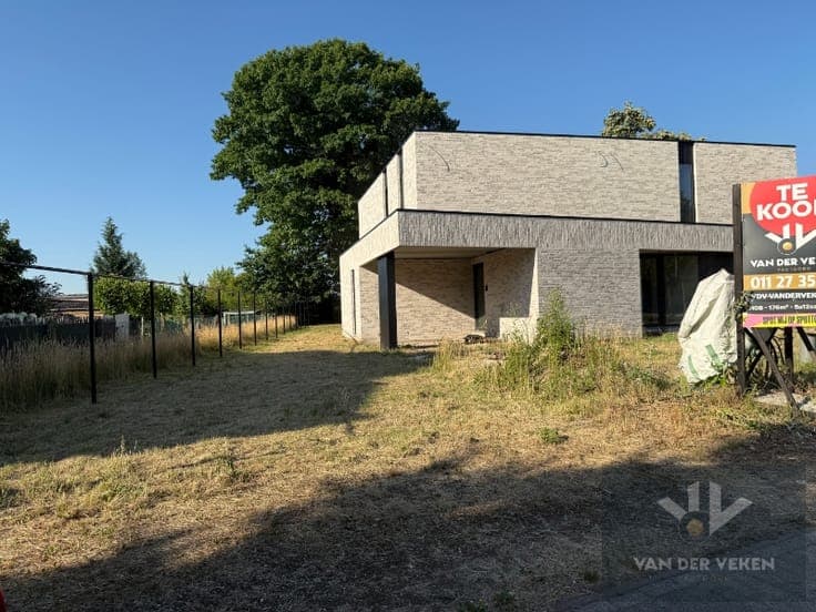 Ruime en volledig afgewerkte half open BEN-woning met 3 s...
